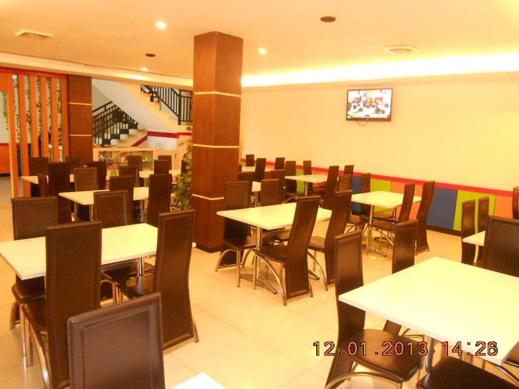 Parma Panam Hotel Pekanbaru Buitenkant foto