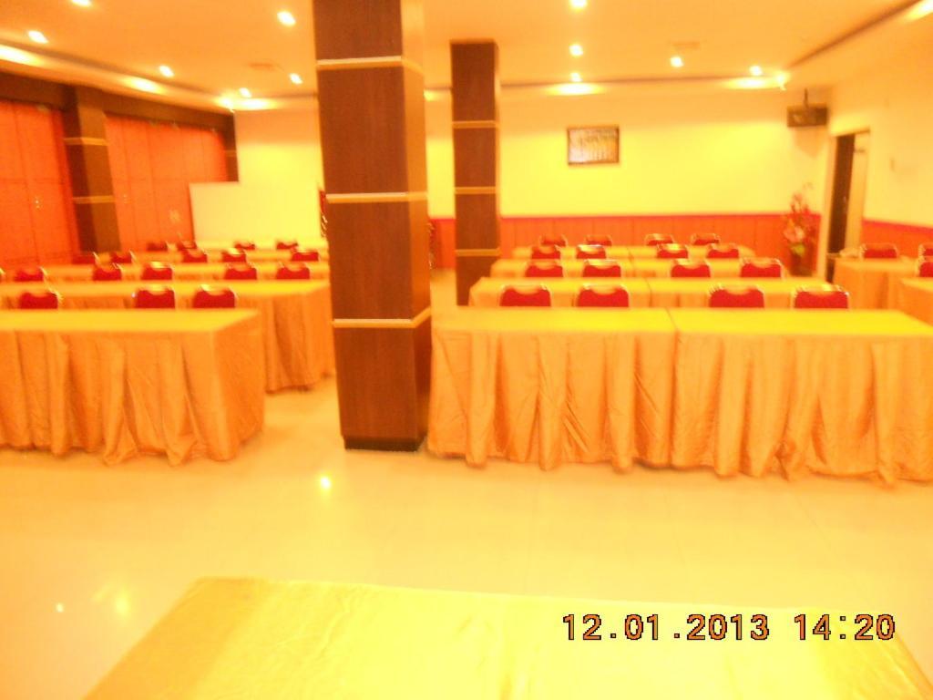 Parma Panam Hotel Pekanbaru Buitenkant foto