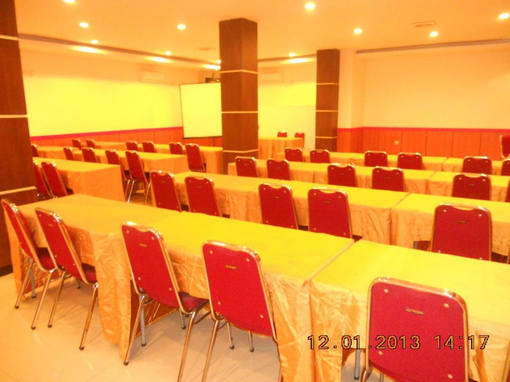 Parma Panam Hotel Pekanbaru Buitenkant foto